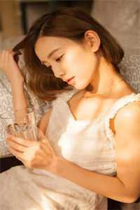 妻子为了白月光天价竞标，我直接让她破产小说