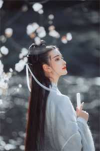 水中爱恨，飘渺易散白月光陆京完结文